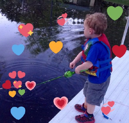 假笑男孩Gavin爱心表情包来啦，软乎乎的太戳人