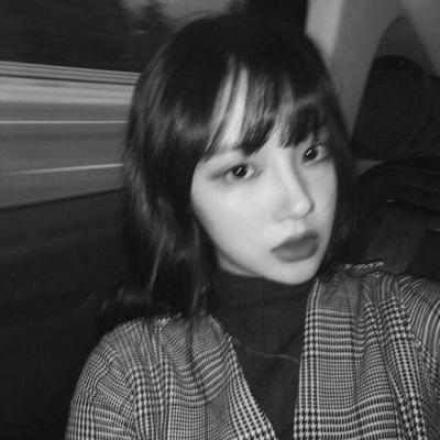 16张高清黑白高冷女生头像 自带氛围感的意境头像合集