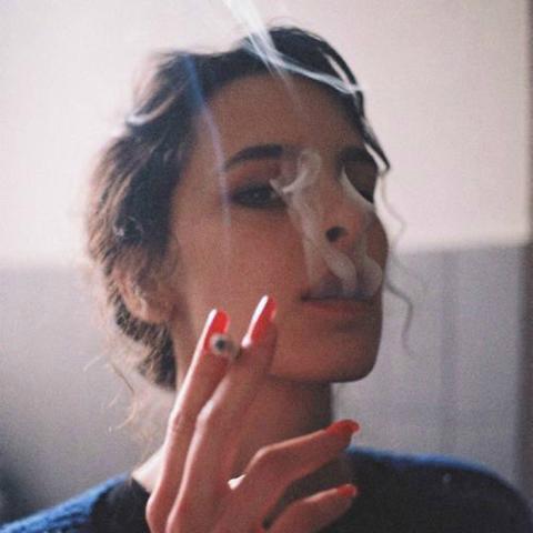 女生霸气抽烟头像合集 21张高清好看的头像素材