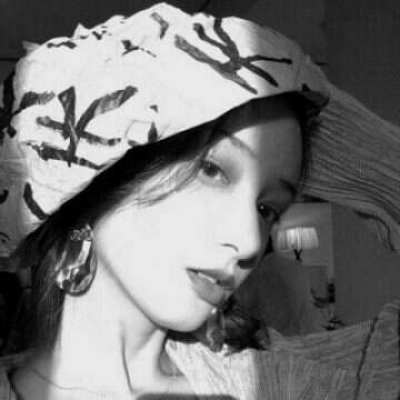 16张高清黑白冷淡风女生伤感头像