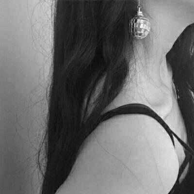 女生黑白伤感QQ头像来了！9张高清黑白系女头分享