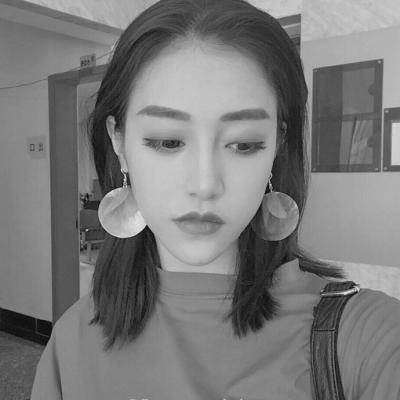 23张高清霸气女生黑白头像 氛围感直接拉满