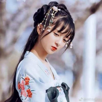 25张高清好看的女生古风真人头像合集
