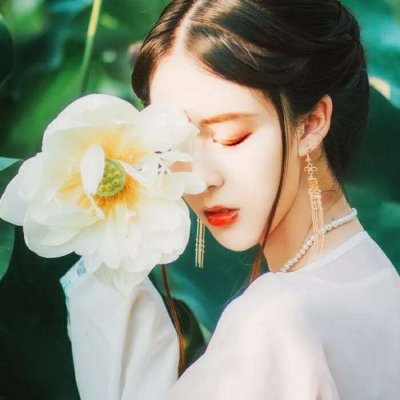 18张高清氛围感拉满的女生古风意境头像