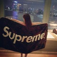 潮流女生supreme头像合集 6张个性风格头像素材