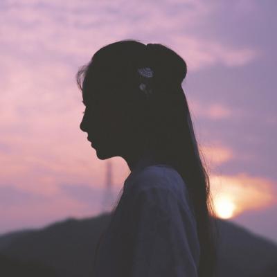 24张高清唯美意境女生QQ头像 氛围感拉满的女头合集
