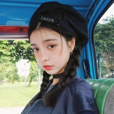 戴帽子低头的高清女生头像 17张好看的合集来啦