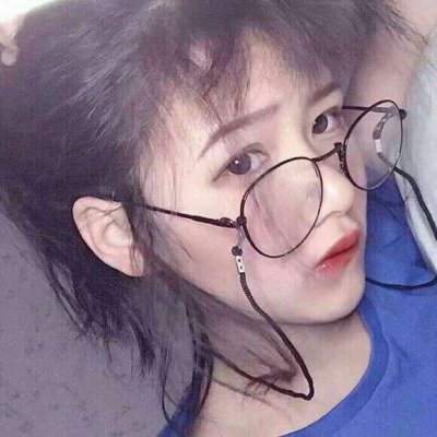 戴透明圆框眼镜的女生头像来啦！18张高清好看的眼镜控女生头像合集
