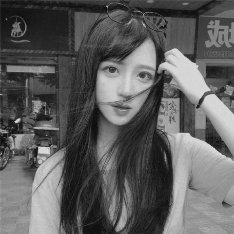 24张高清伤感意境黑白女生头像 氛围感拉满