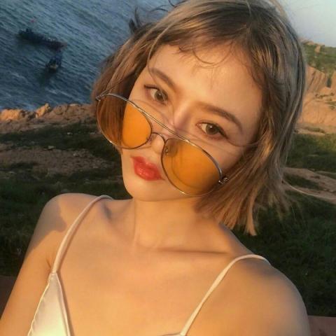 24张高清酷飒女生头像合集 时尚感拉满的帅酷女生头像