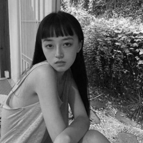 24张高冷伤感黑白女生头像 高清冷酷忧伤款合集