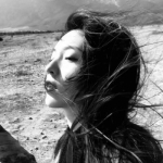 10张高清高冷孤艳黑白女生头像 适合当微信头像