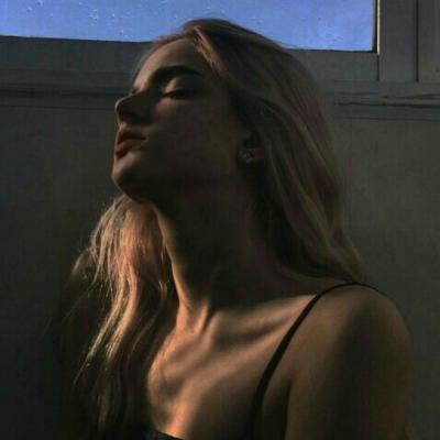 24张高清欧美酷飒女生头像 氛围感拉满