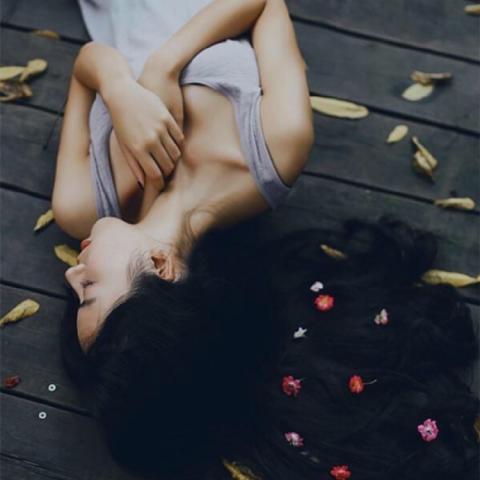 24张高清安静伤感唯美女生头像合集