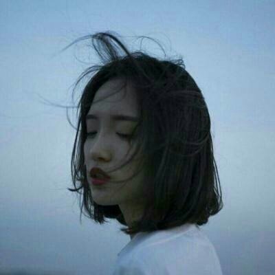 冷系短发女生头像合集 20张高清正侧脸都有