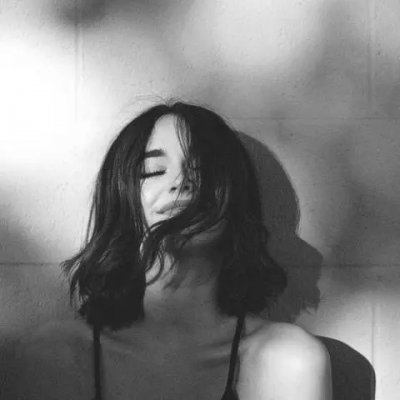 20张高清女生伤感黑白QQ头像 氛围感拉满