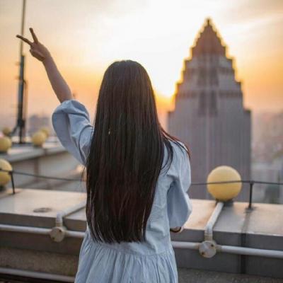 21张高清长发女生背影微信头像 氛围感拉满