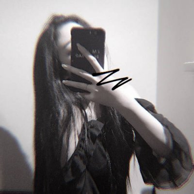 36张高清高冷孤傲黑白女生头像合集