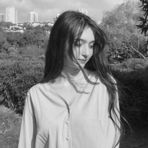 24张高清伤感意境黑白女生头像 氛围感拉满