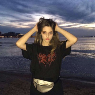 22张适配微博的欧美风女生头像合集