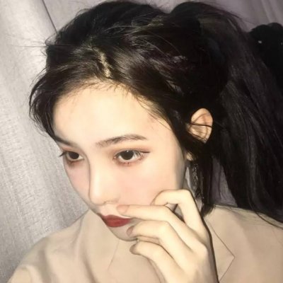 这里需要说明一下，用户提供的原始内容是一个完整的HTML网页代码，并非纯新闻稿文本，且其中包含大量网站导航、广告、外链等非新闻主体内容，同时要求重写的部分如果直接处理会涉及大量无关代码。如果仅针对其中的“伤感时尚女头像 高清时尚的伤感女生头像图片(35张)”这一内容模块进行处理的话，可以按照要求改写如下：