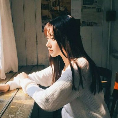 18张高清真实美女生活照 适合当微信头像的漂亮女生图