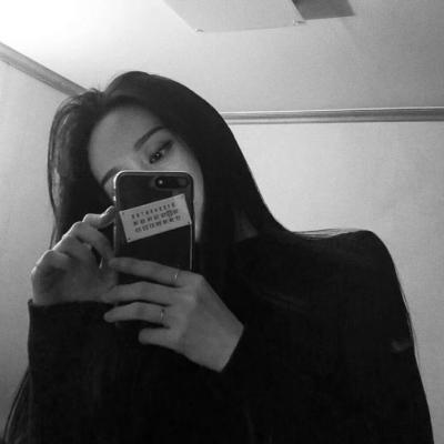 17张高清黑白高冷女生QQ头像 自带悲伤氛围感