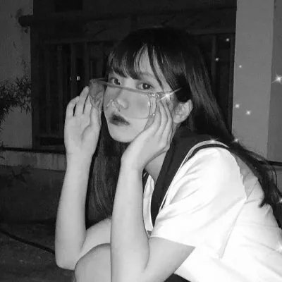 女生黑白超拽QQ头像合集！16张高清质感图直接拿
