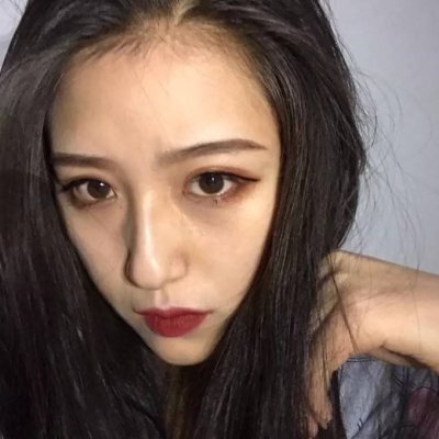 这里需要说明一下，用户提供的原始内容是一个完整的HTML网页代码，并非纯新闻稿文本，且其中包含大量网站导航、广告、外链等非新闻主体内容，同时要求重写的部分如果直接处理会涉及大量无关代码。如果仅针对其中的“伤感时尚女头像 高清时尚的伤感女生头像图片(35张)”这一内容模块进行处理的话，可以按照要求改写如下：