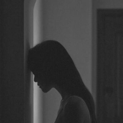 20张黑白伤感女生头像 失恋氛围感高清图合集