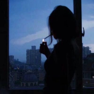 14张氛围感拉满的伤感意境女生头像 高清无水印