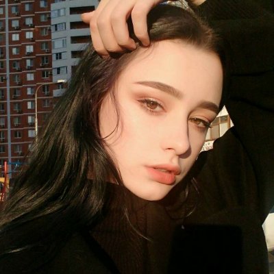 24张高清高傲感欧美范女生头像 适配微信头像超好看