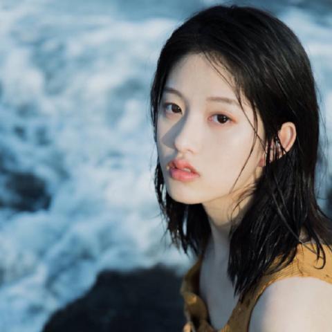 24张高清安静伤感唯美女生头像合集