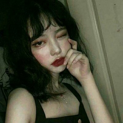 19张高清好看的社会风短发女生头像合集