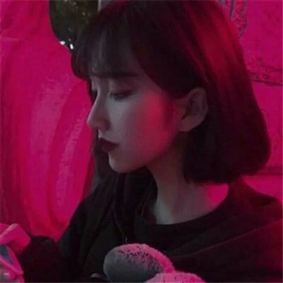 酷酷的伤感女头像合集 18张高清好看的酷感emo女头来了