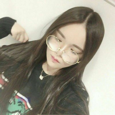 戴透明圆框眼镜的女生头像来啦！18张高清好看的眼镜控女生头像合集