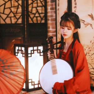抱乐器的古风女生单张头像分享