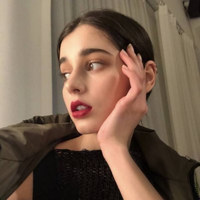 21张高清欧美风女生头像合集