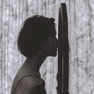 23张高清霸气女生黑白头像 氛围感直接拉满