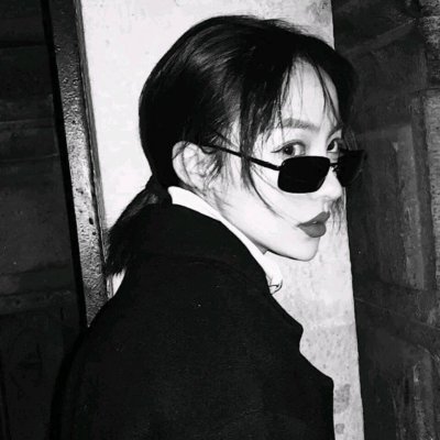 36张高清高冷孤傲黑白女生头像合集