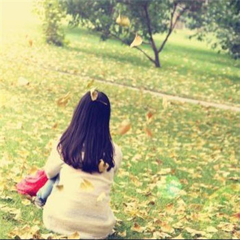 15张落叶单人伤感背影头像 高清女生头像合集