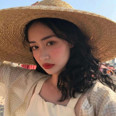 20张高清好看的女生卷发QQ头像 个性氛围感拉满