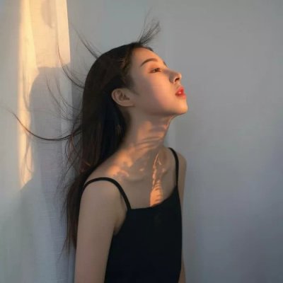 酷酷的伤感女头像合集 18张高清好看的酷感emo女头来了