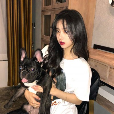 26张高清长卷发女生头像 好看的卷发美女头像合集