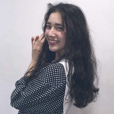 20张高清好看的女生卷发QQ头像 个性氛围感拉满