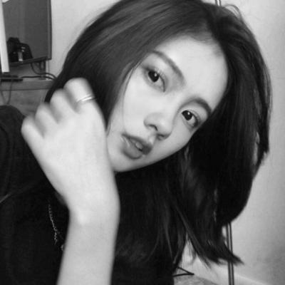 黑白高冷女生头像 15张高清好看的黑白高冷女头合集