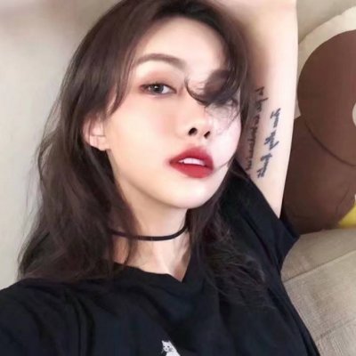 36张高清时尚款Supreme潮流女生头像合集