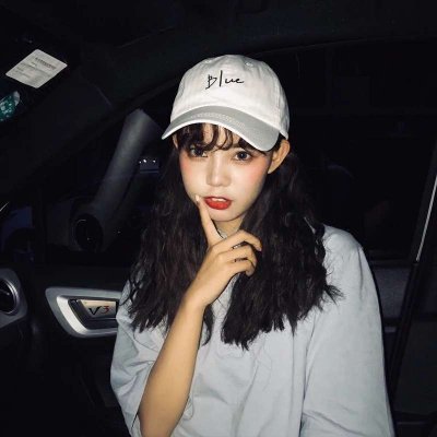 戴帽子低头的高清女生头像 17张好看的合集来啦