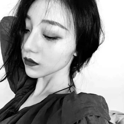 女生黑白微信头像合集 20张高清时尚款