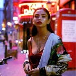 霓虹灯下的夜店女孩单张头像分享